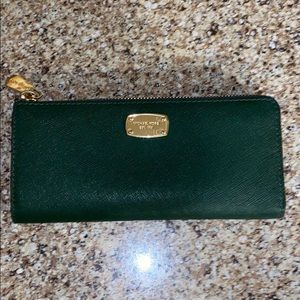 michael kors wallet (ONLY USED TWICE)